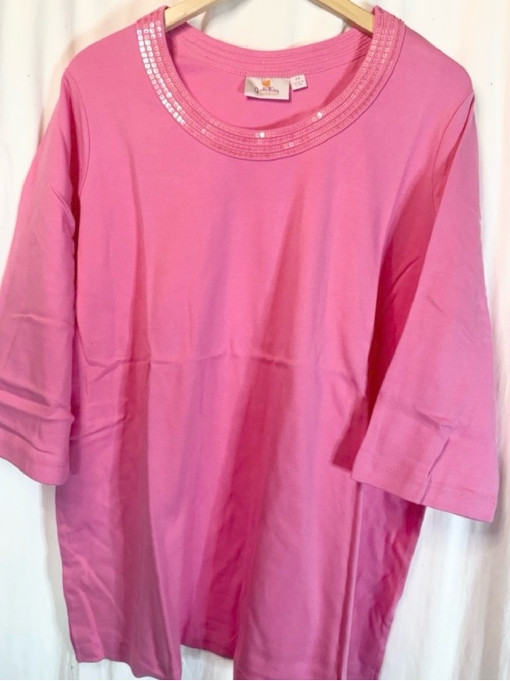 💗Quacker Factory Tee with Sequin Detail💗